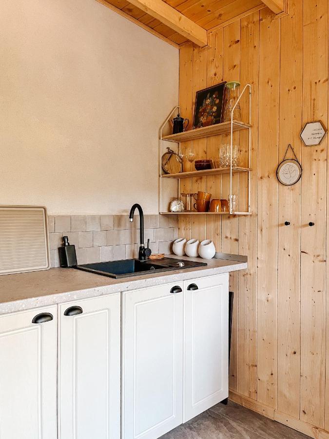 Elysian Fields - The Island Tiny House Bed & Breakfast Sadu Eksteriør bilde