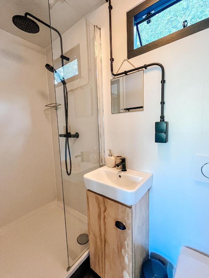 Elysian Fields - The Island Tiny House Bed & Breakfast Sadu Eksteriør bilde