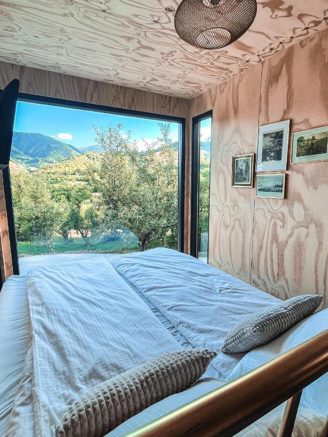Elysian Fields - The Island Tiny House Bed & Breakfast Sadu Eksteriør bilde
