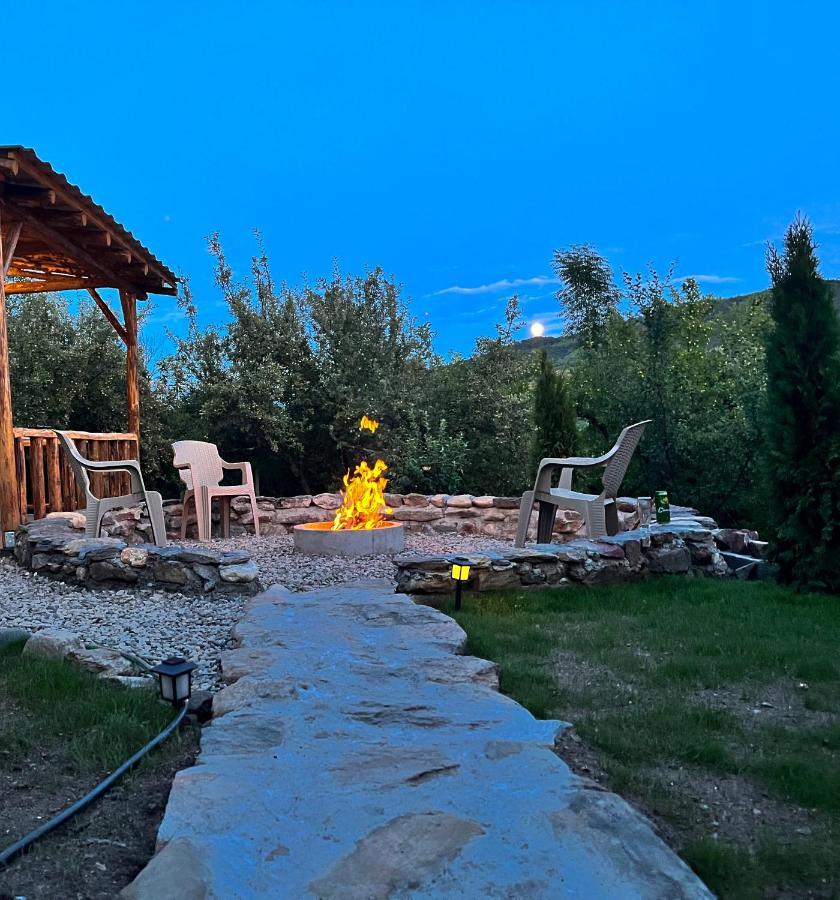 Elysian Fields - The Island Tiny House Bed & Breakfast Sadu Eksteriør bilde