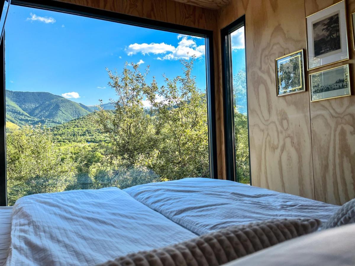 Elysian Fields - The Island Tiny House Bed & Breakfast Sadu Eksteriør bilde