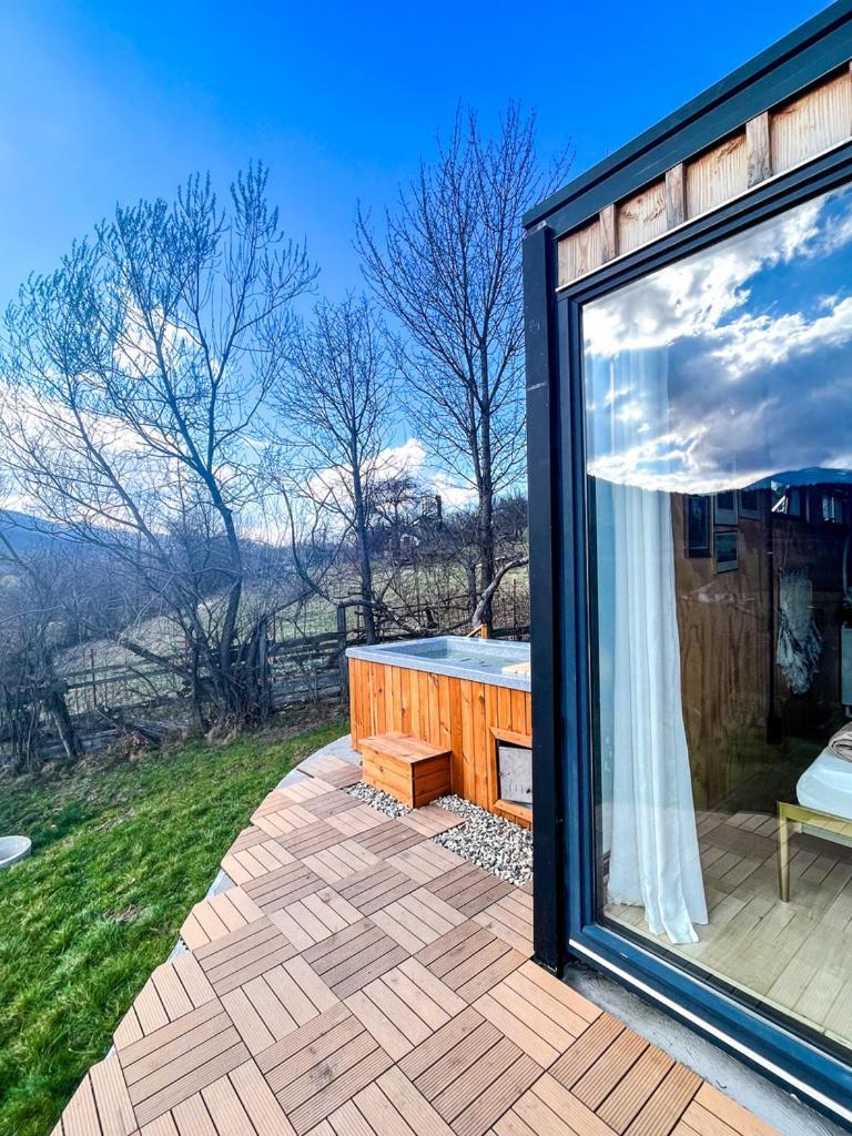 Elysian Fields - The Island Tiny House Bed & Breakfast Sadu Eksteriør bilde